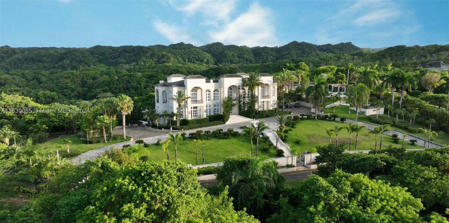 For Sale: $8,890,000 (14 beds, 14 baths, 22000 Square Feet)