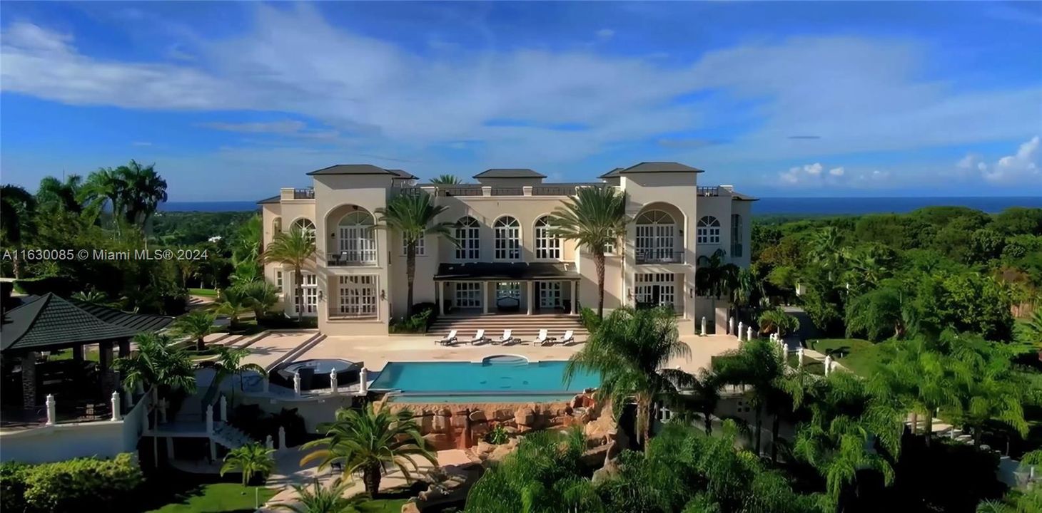 For Sale: $8,890,000 (14 beds, 14 baths, 22000 Square Feet)