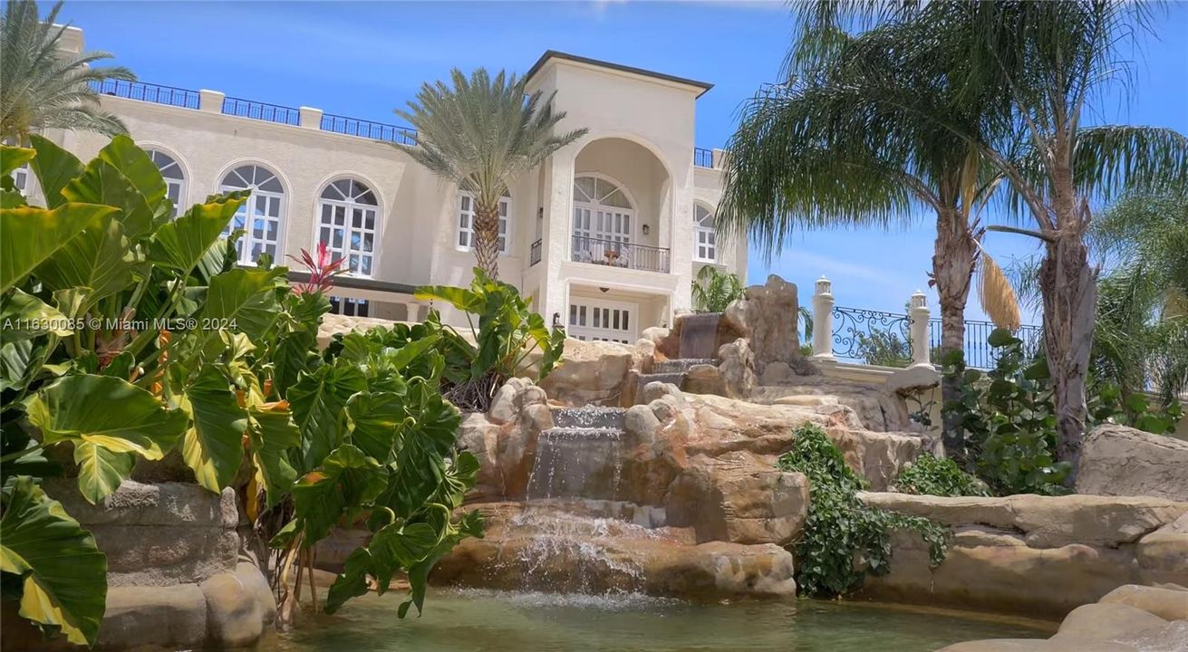 For Sale: $8,890,000 (14 beds, 14 baths, 22000 Square Feet)