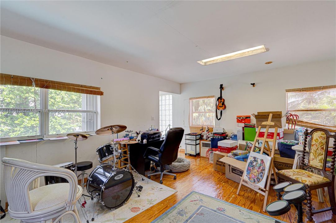 Active With Contract: $1,650,000 (3 beds, 2 baths, 2441 Square Feet)