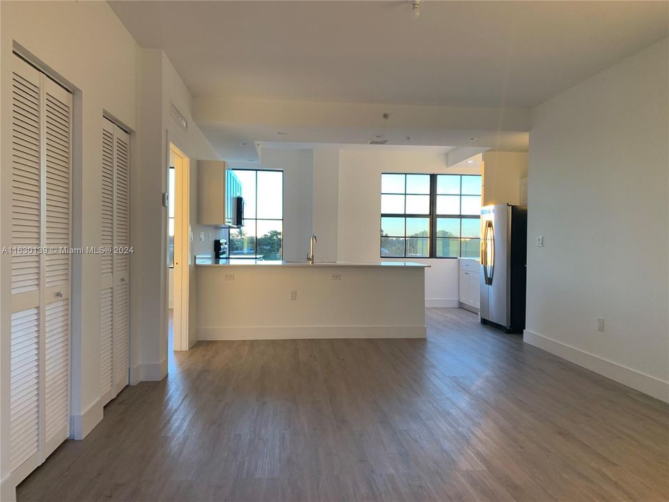 Recently Rented: $1,990 (1 beds, 1 baths, 681 Square Feet)