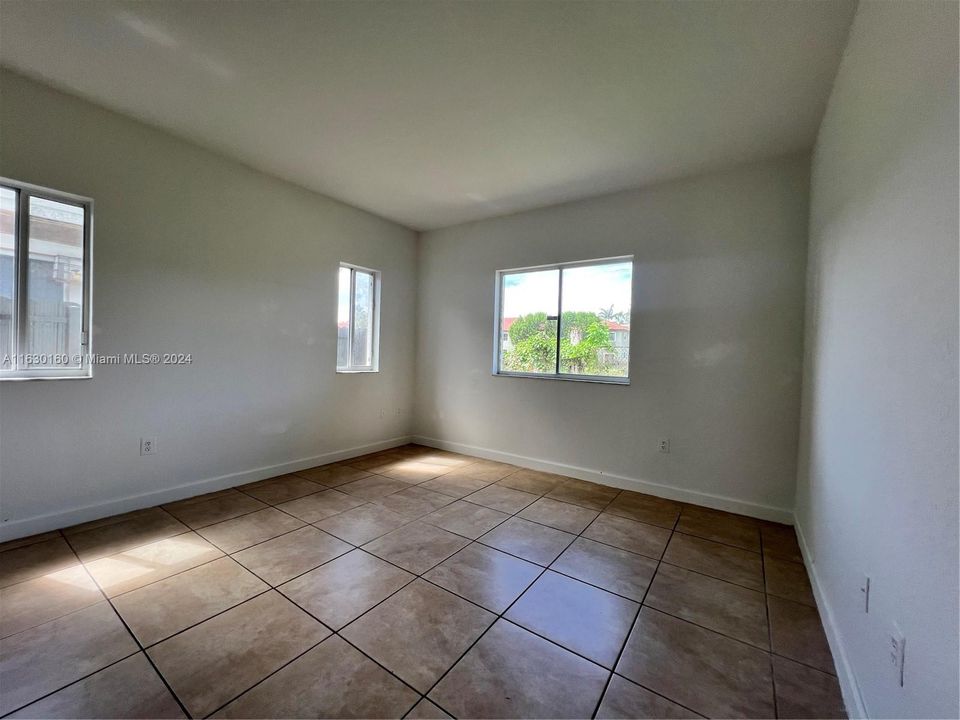 For Rent: $2,800 (3 beds, 2 baths, 1386 Square Feet)