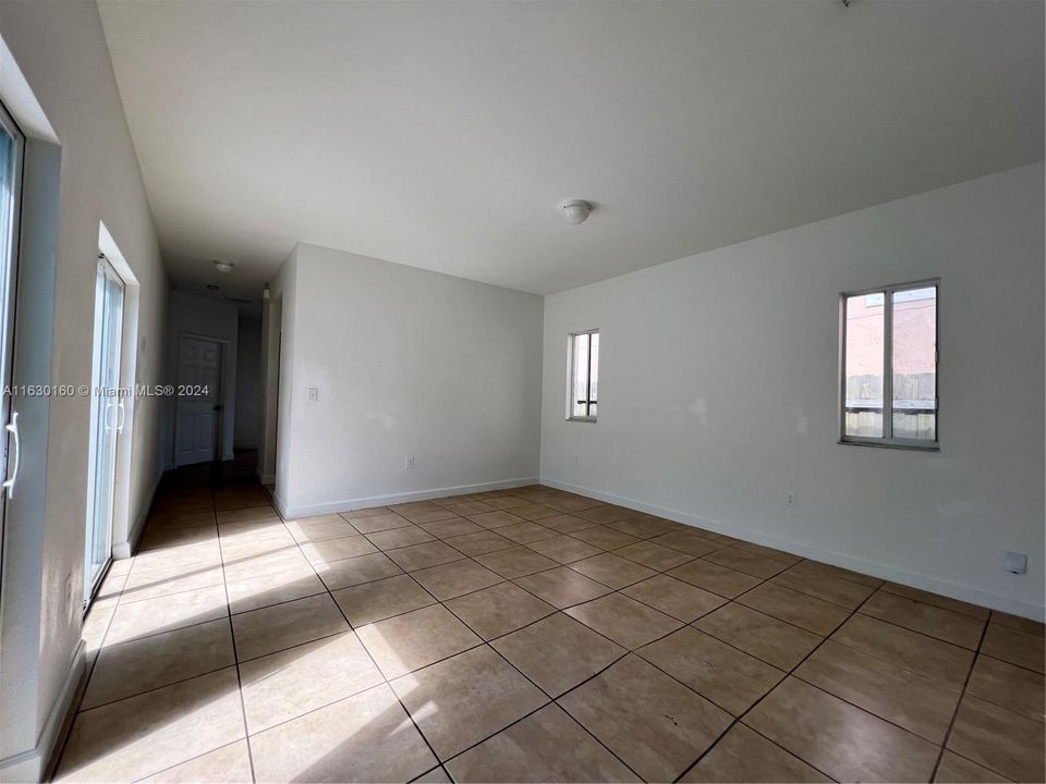 For Rent: $2,800 (3 beds, 2 baths, 1386 Square Feet)