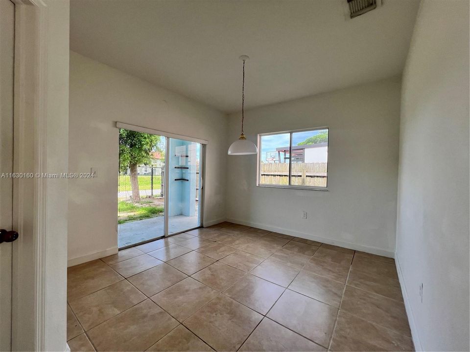 For Rent: $2,800 (3 beds, 2 baths, 1386 Square Feet)