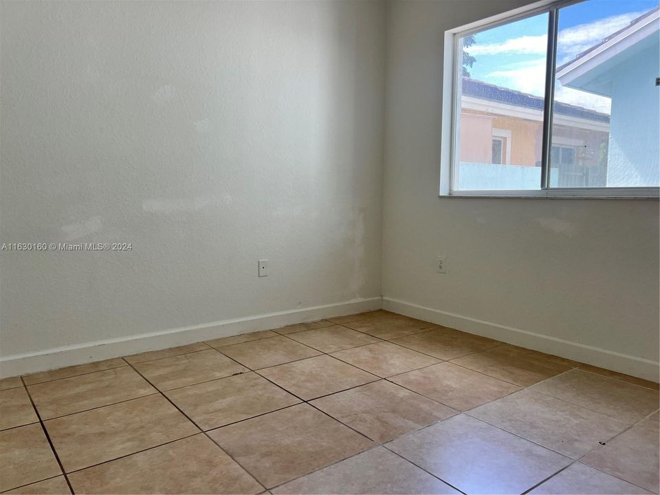 For Rent: $2,800 (3 beds, 2 baths, 1386 Square Feet)