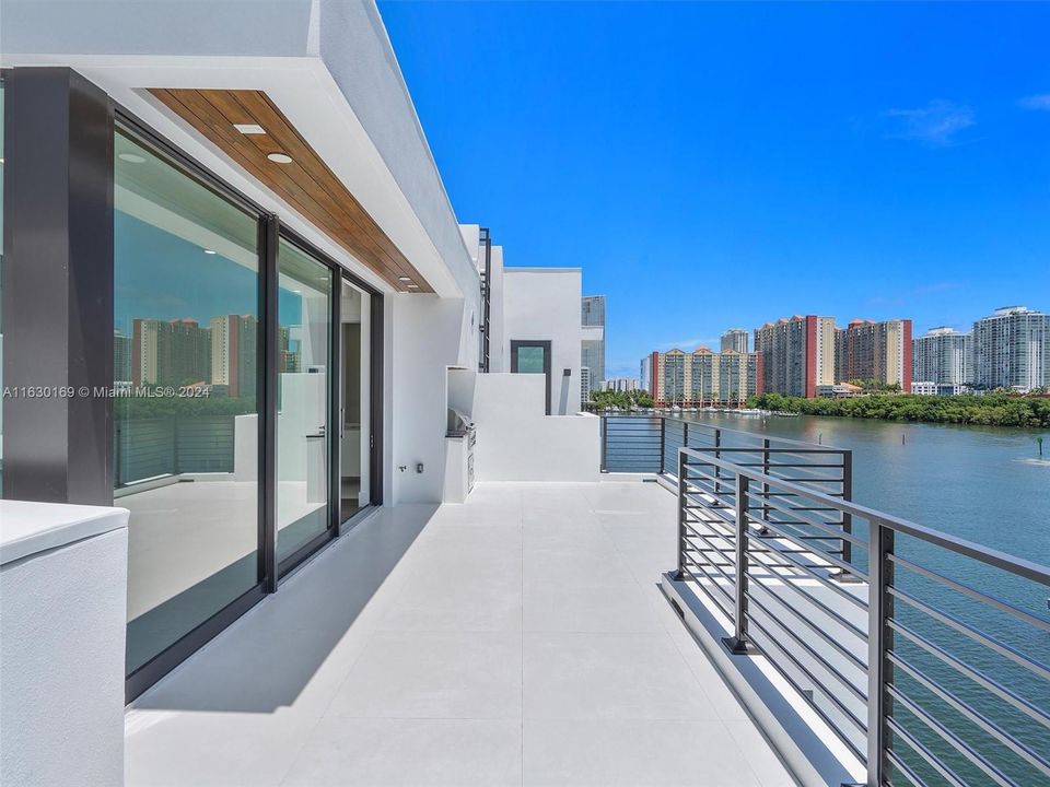 For Sale: $3,699,900 (4 beds, 4 baths, 3516 Square Feet)