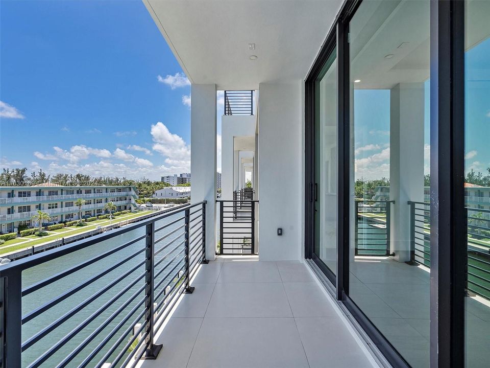 For Sale: $3,699,900 (4 beds, 4 baths, 3516 Square Feet)