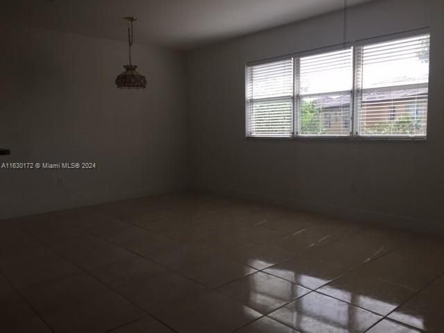 For Rent: $2,200 (3 beds, 2 baths, 1062 Square Feet)