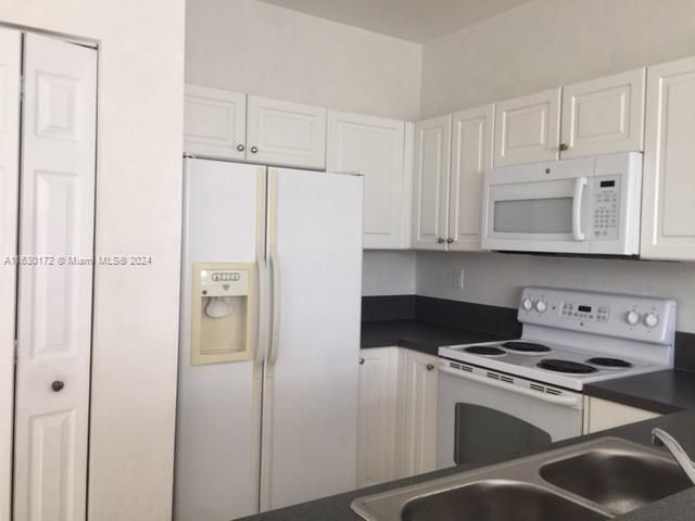 For Rent: $2,200 (3 beds, 2 baths, 1062 Square Feet)