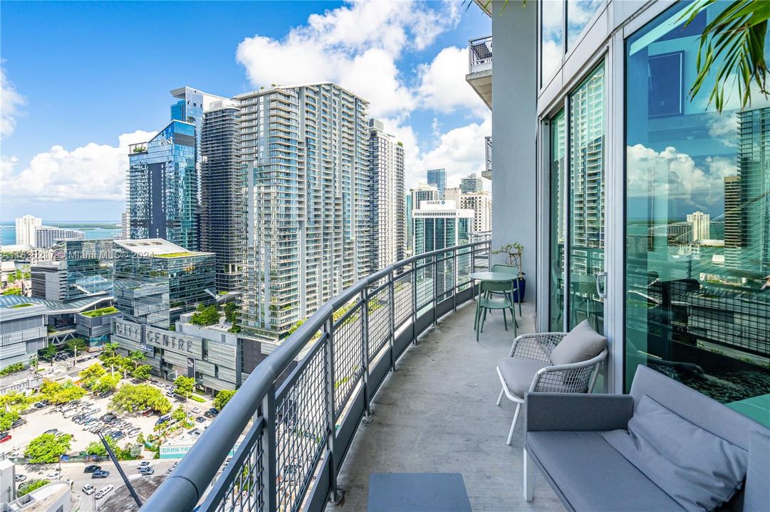 For Sale: $674,900 (2 beds, 2 baths, 1337 Square Feet)