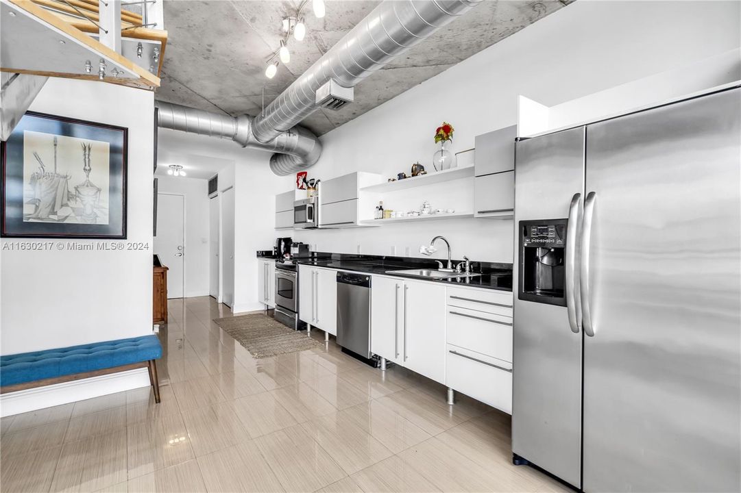 For Sale: $674,900 (2 beds, 2 baths, 1337 Square Feet)