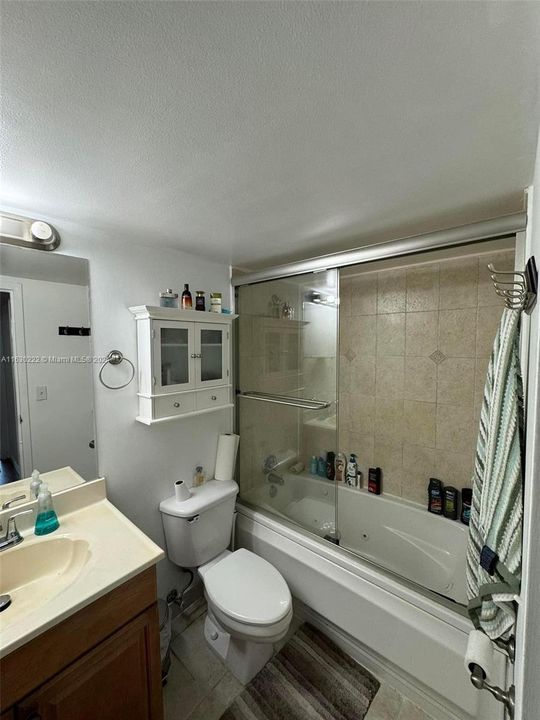 For Sale: $275,000 (1 beds, 1 baths, 915 Square Feet)