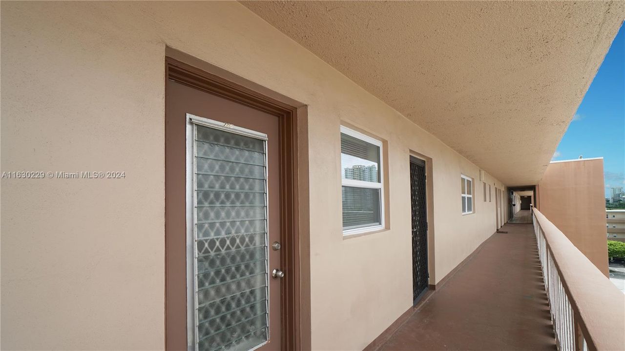 For Sale: $280,000 (2 beds, 2 baths, 1092 Square Feet)