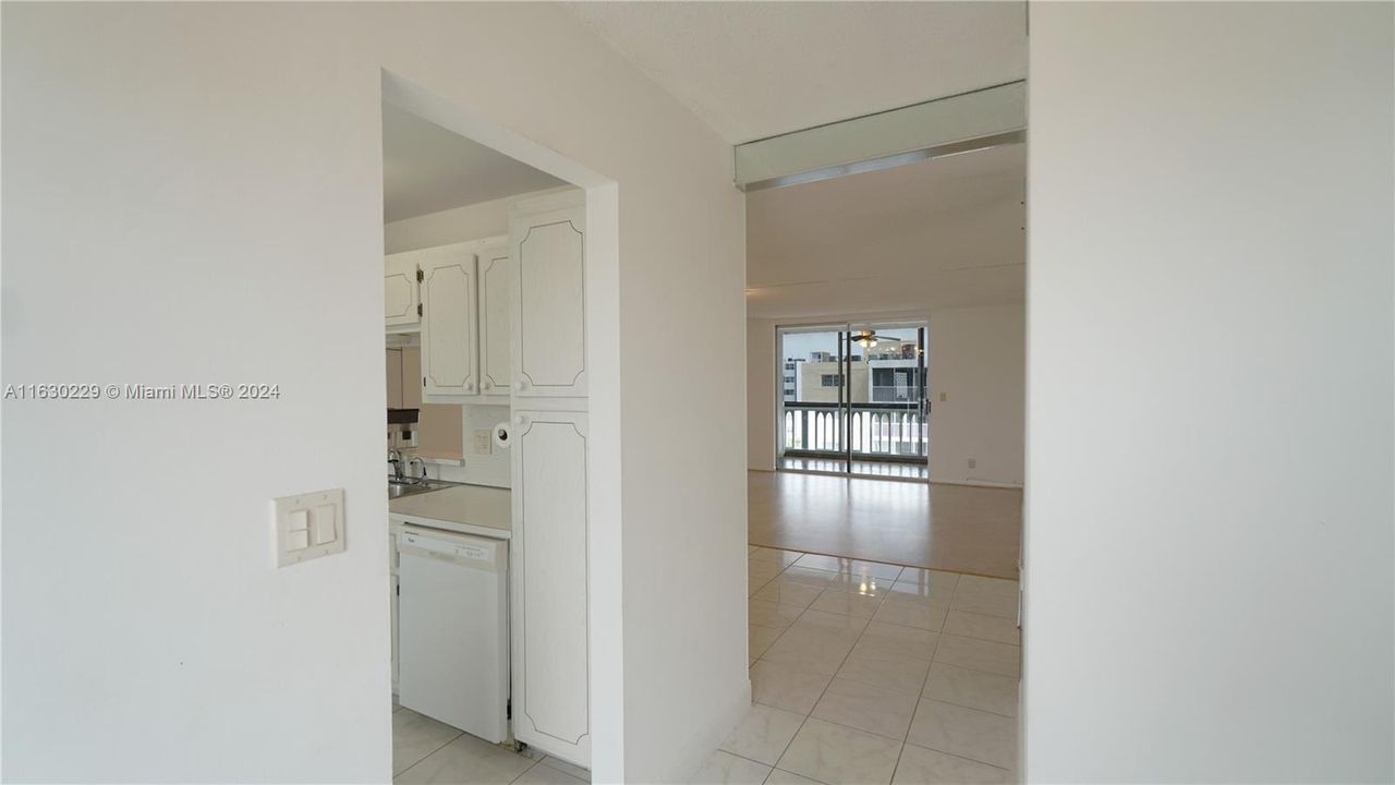 For Sale: $280,000 (2 beds, 2 baths, 1092 Square Feet)