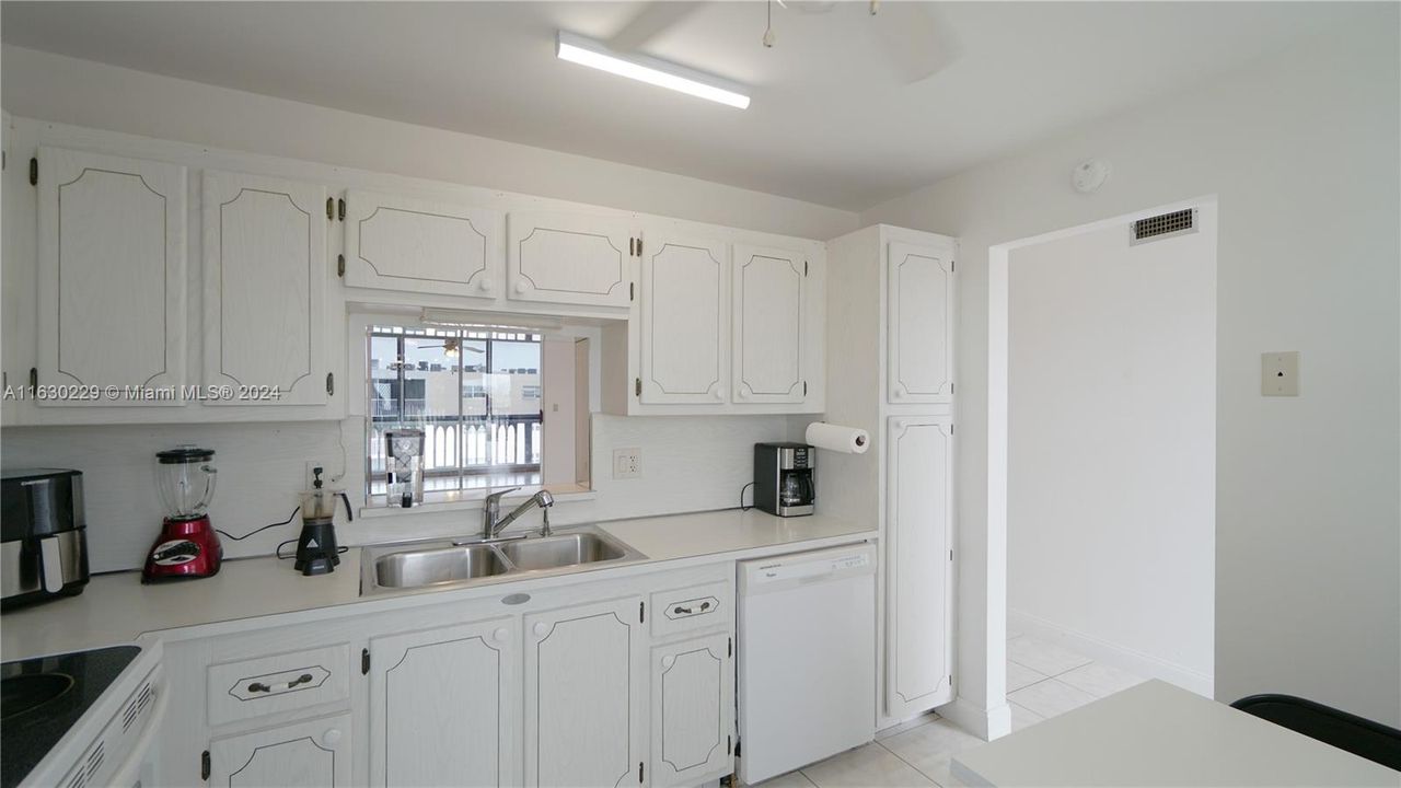 For Sale: $280,000 (2 beds, 2 baths, 1092 Square Feet)