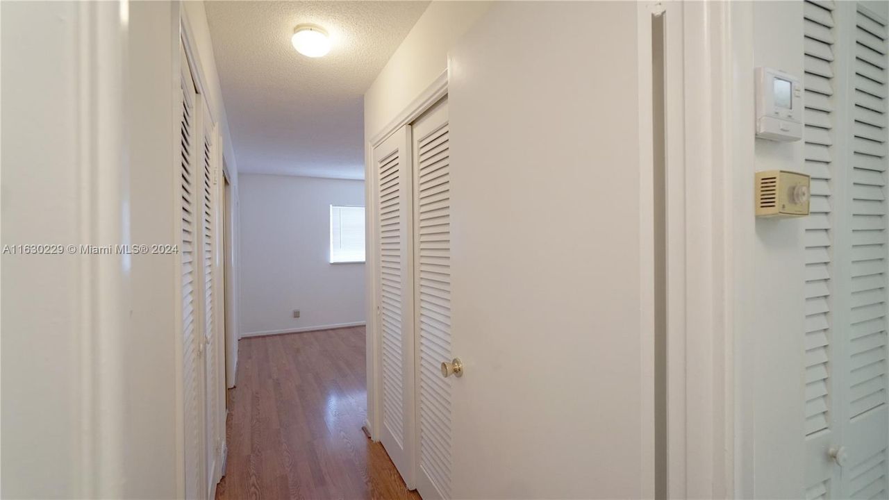 For Sale: $280,000 (2 beds, 2 baths, 1092 Square Feet)