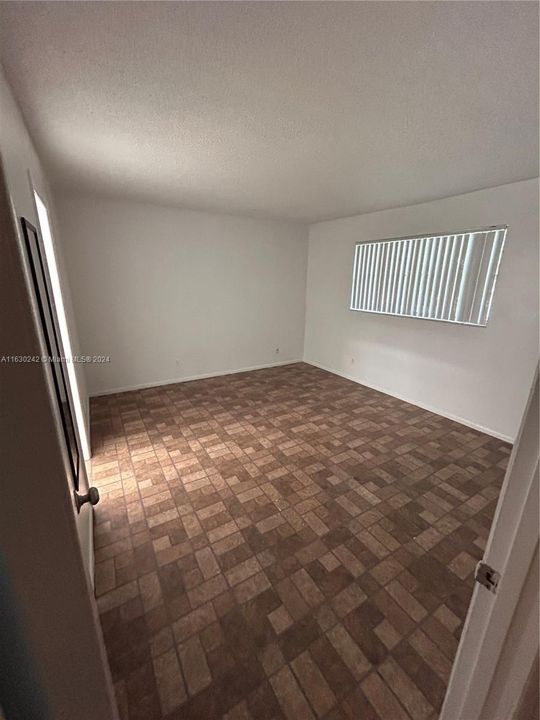 Recently Sold: $160,000 (1 beds, 1 baths, 750 Square Feet)