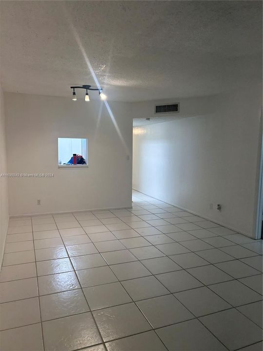 Vendido Recientemente: $160,000 (1 camas, 1 baños, 750 Pies cuadrados)