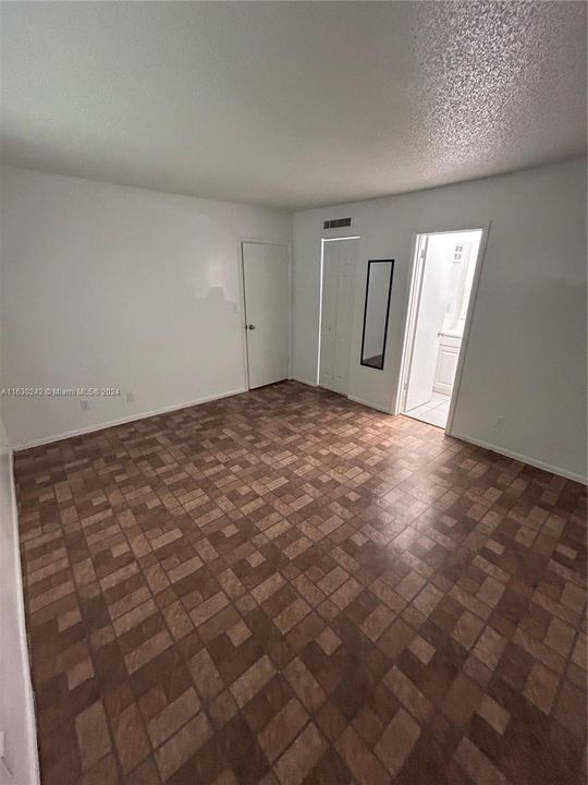 Recently Sold: $160,000 (1 beds, 1 baths, 750 Square Feet)