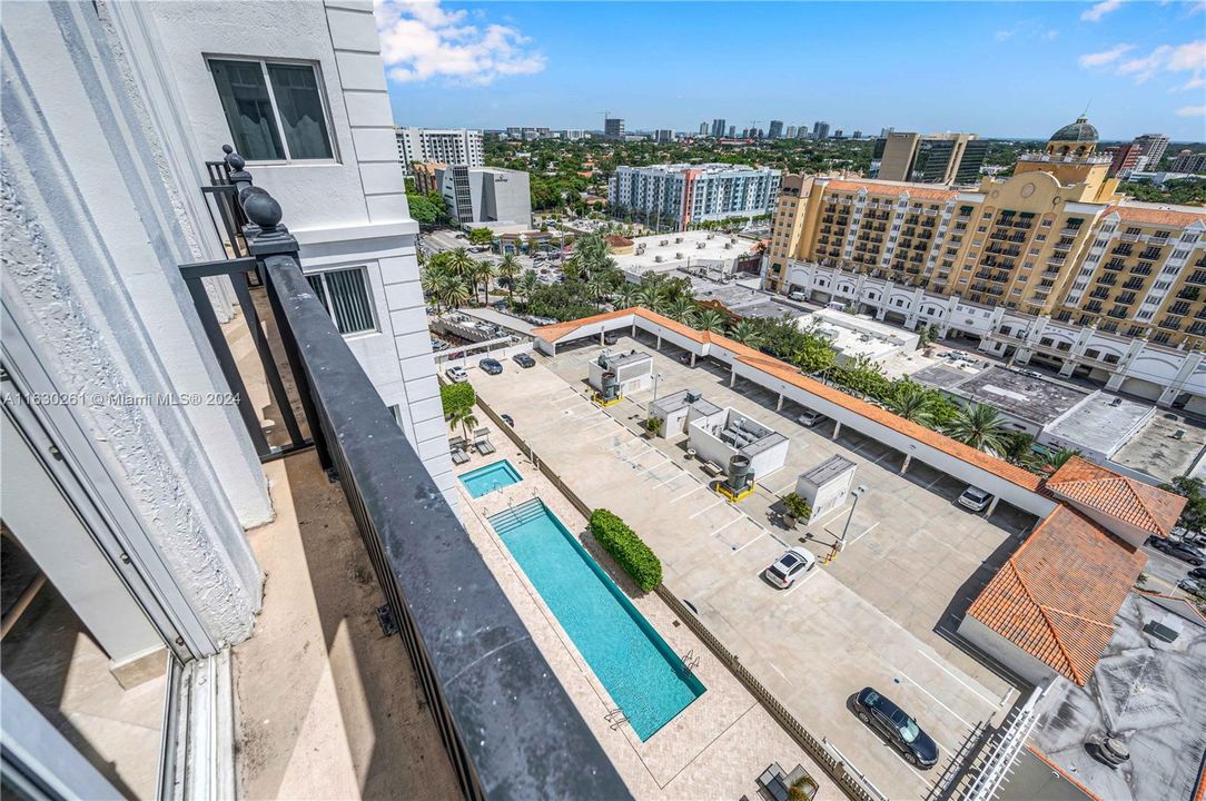 Active With Contract: $520,000 (1 beds, 1 baths, 798 Square Feet)