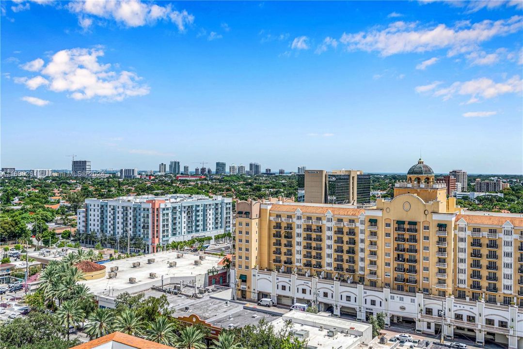 Active With Contract: $520,000 (1 beds, 1 baths, 798 Square Feet)