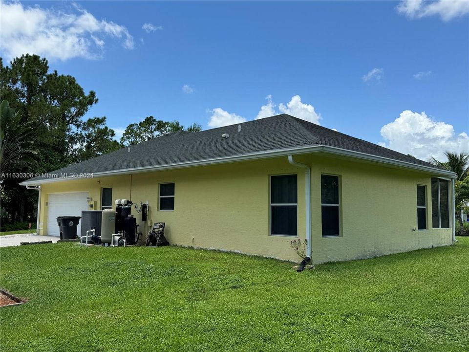 For Sale: $725,000 (4 beds, 2 baths, 1963 Square Feet)