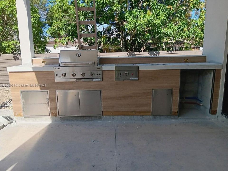 Outdoor Kitchen