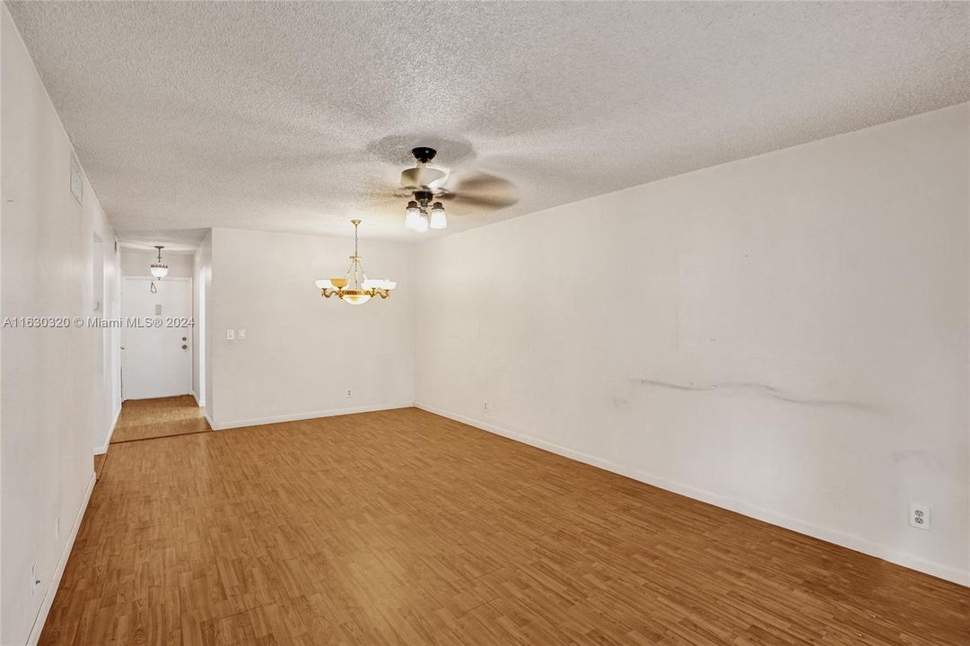 For Sale: $140,000 (2 beds, 2 baths, 920 Square Feet)