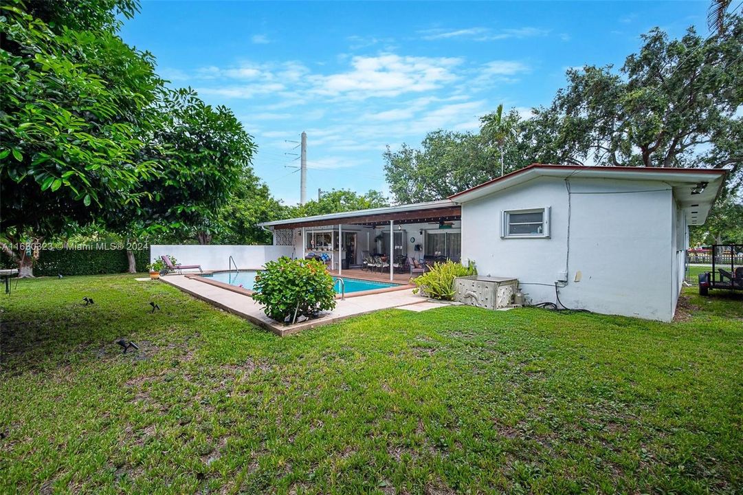 Active With Contract: $899,000 (3 beds, 2 baths, 2066 Square Feet)