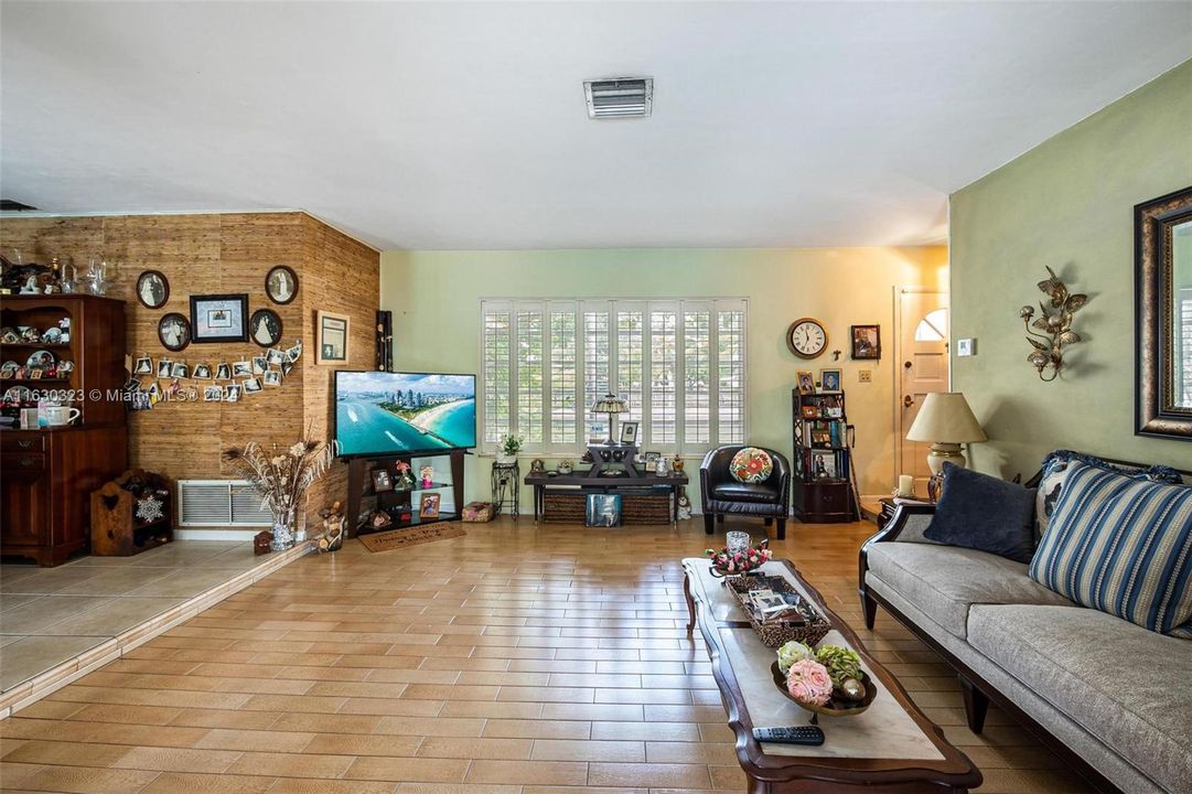 Active With Contract: $899,000 (3 beds, 2 baths, 2066 Square Feet)