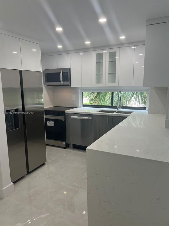 En Venta: $459,000 (2 camas, 2 baños, 894 Pies cuadrados)