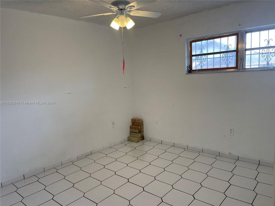 Active With Contract: $2,500 (3 beds, 2 baths, 1380 Square Feet)