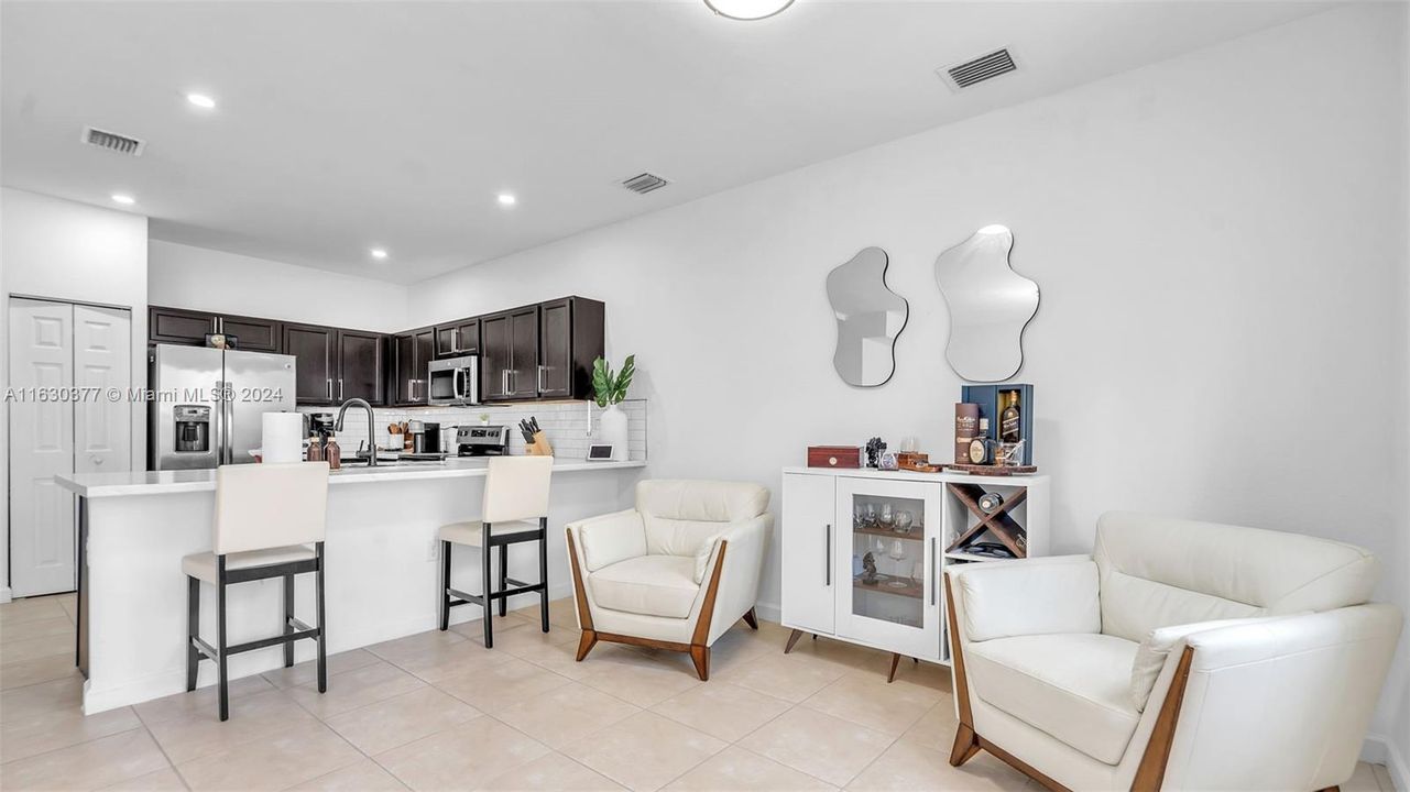 Active With Contract: $384,900 (2 beds, 2 baths, 1422 Square Feet)