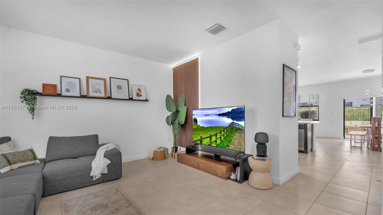 Active With Contract: $384,900 (2 beds, 2 baths, 1422 Square Feet)