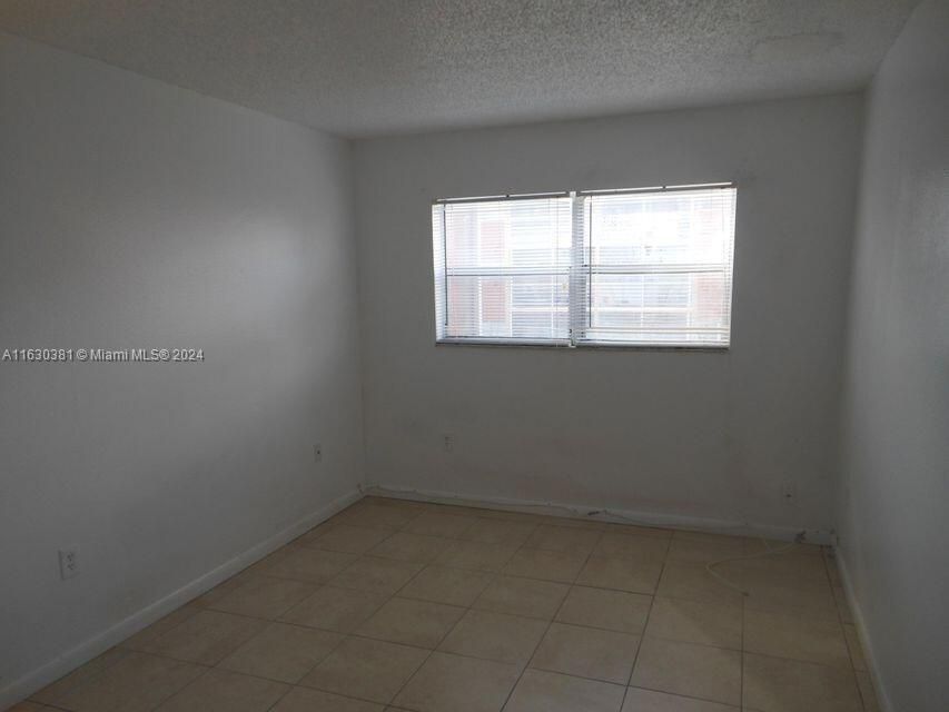 For Sale: $169,900 (2 beds, 2 baths, 1100 Square Feet)