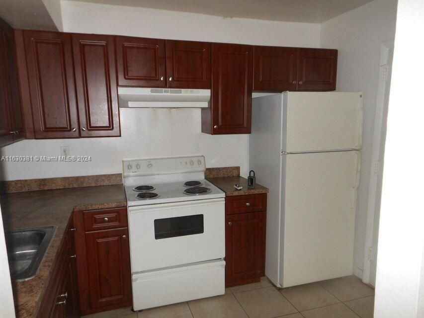 For Sale: $169,900 (2 beds, 2 baths, 1100 Square Feet)