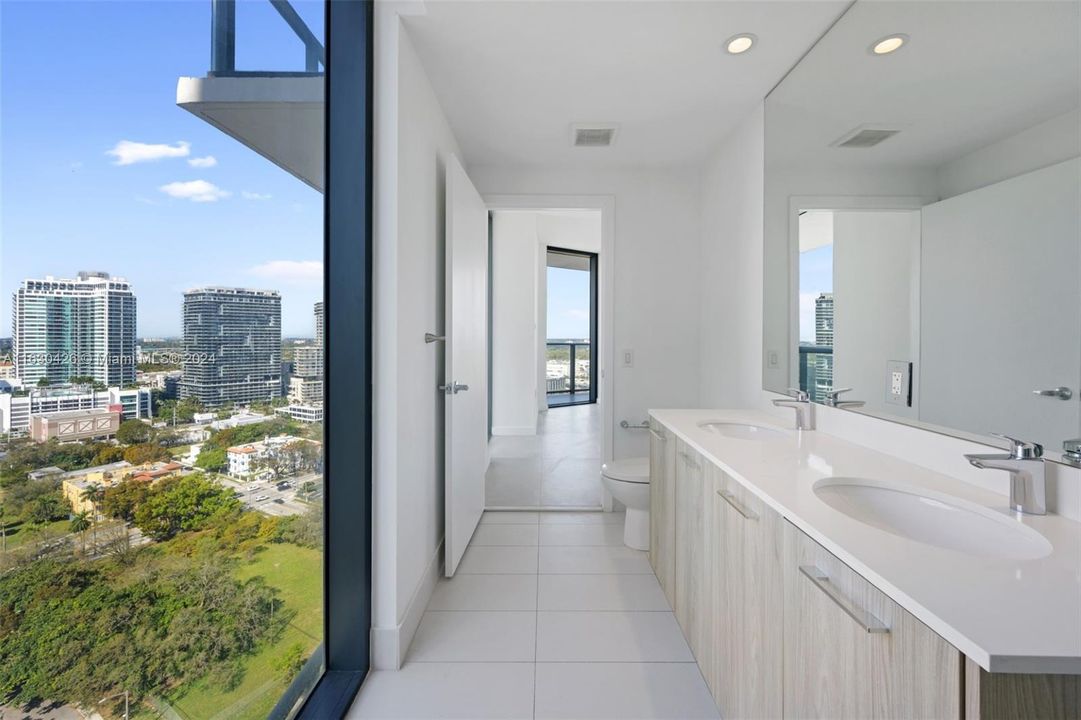 For Sale: $689,000 (2 beds, 2 baths, 1141 Square Feet)