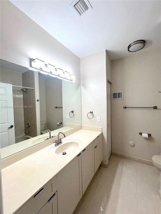 Recently Rented: $2,100 (2 beds, 2 baths, 1048 Square Feet)