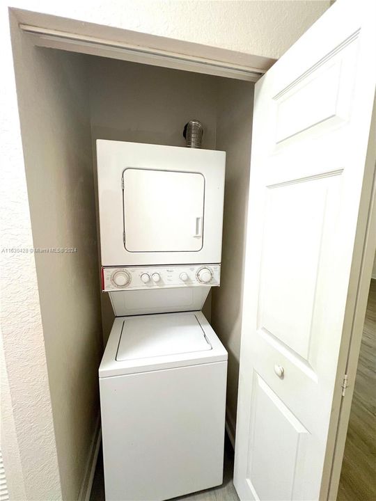 Recently Rented: $2,100 (2 beds, 2 baths, 1048 Square Feet)