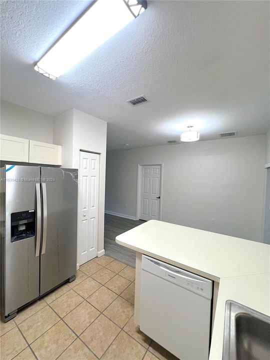 Recently Rented: $2,100 (2 beds, 2 baths, 1048 Square Feet)