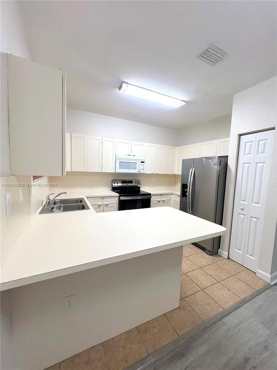 Recently Rented: $2,100 (2 beds, 2 baths, 1048 Square Feet)