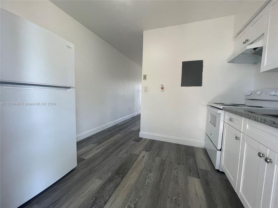 For Rent: $1,550 (1 beds, 1 baths, 2280 Square Feet)