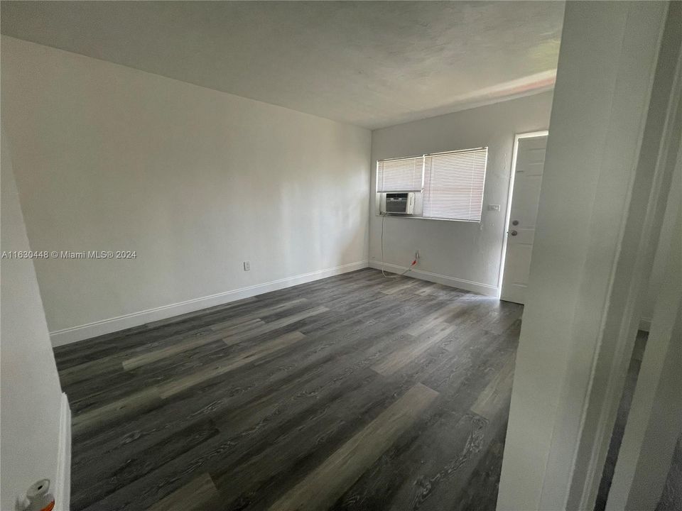 For Rent: $1,550 (1 beds, 1 baths, 2280 Square Feet)