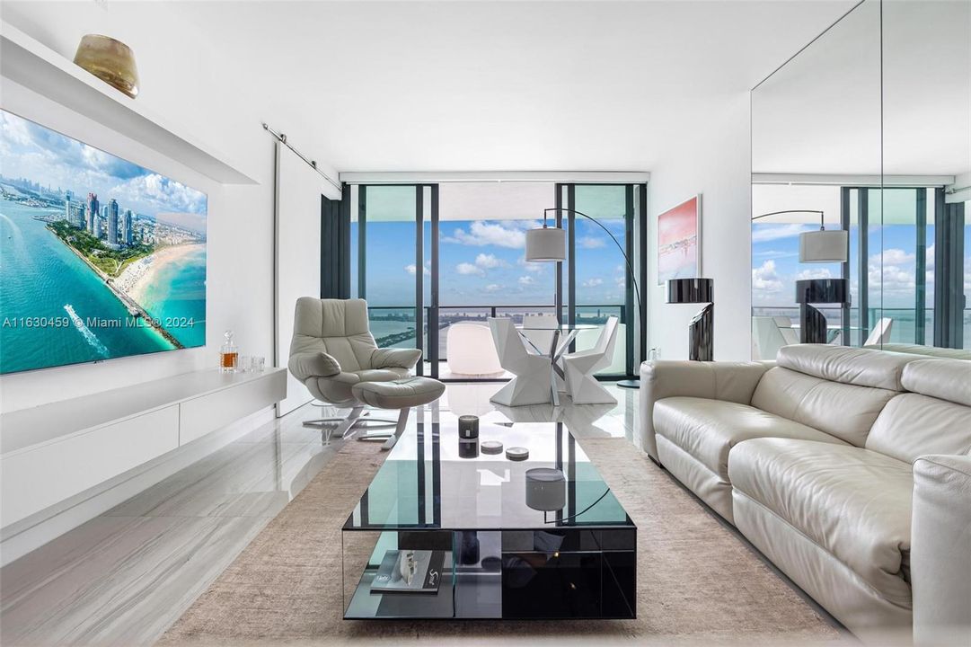 Recently Rented: $5,400 (1 beds, 1 baths, 959 Square Feet)