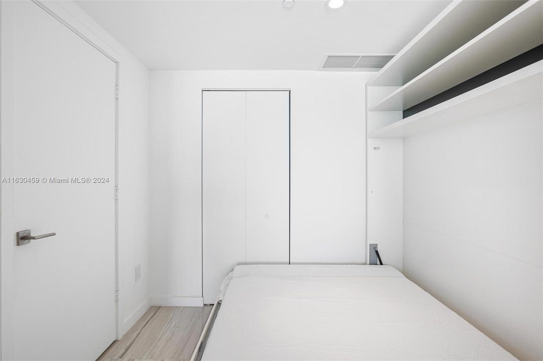 Recently Rented: $5,400 (1 beds, 1 baths, 959 Square Feet)