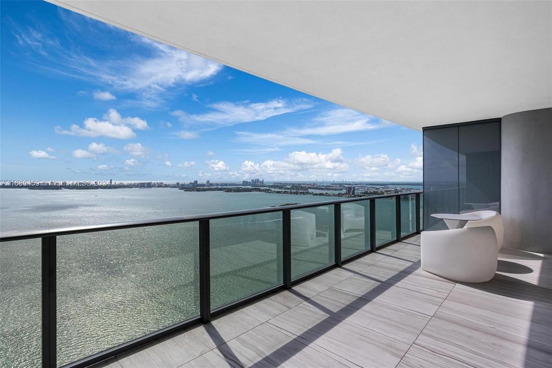 Recently Rented: $5,400 (1 beds, 1 baths, 959 Square Feet)