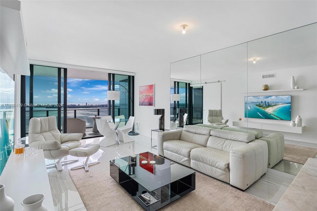 Recently Rented: $5,400 (1 beds, 1 baths, 959 Square Feet)