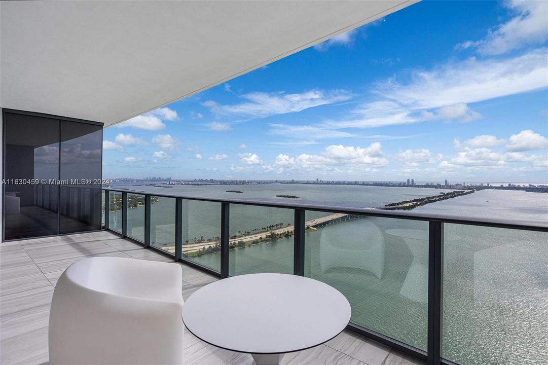 Recently Rented: $5,400 (1 beds, 1 baths, 959 Square Feet)