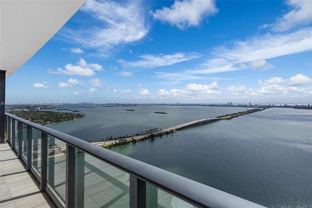 Recently Rented: $5,400 (1 beds, 1 baths, 959 Square Feet)