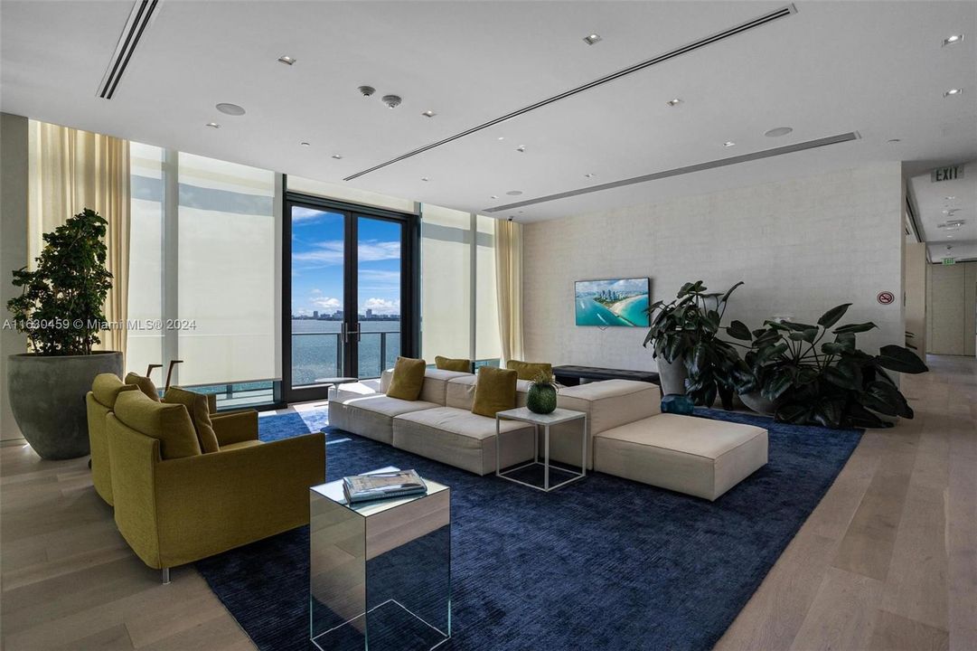 Recently Rented: $5,400 (1 beds, 1 baths, 959 Square Feet)